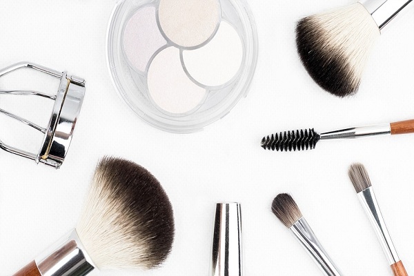 Peralatan Make Up untuk Remaja untuk Hasil yang Natural 